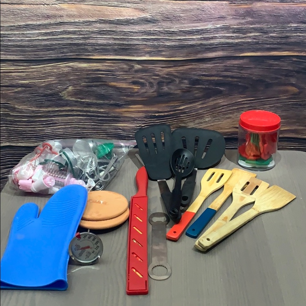 Bundle of baking spoons oven glove spatula items